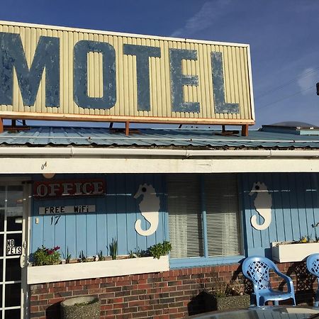 Chris By The Sea Motel Oyhut Экстерьер фото